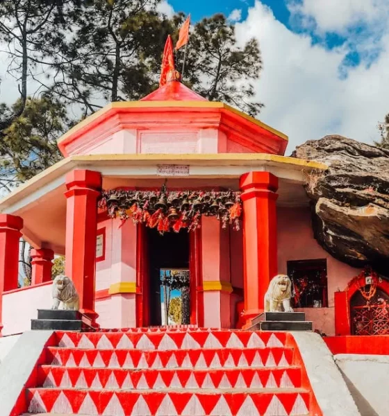 Kasar Devi, a small village located in the Almora district of Uttarakhand, is special in many ways. Situated about seven kilometres from Almora town, this village is surrounded by dense forests and offers a wonderful view of the Himalayas