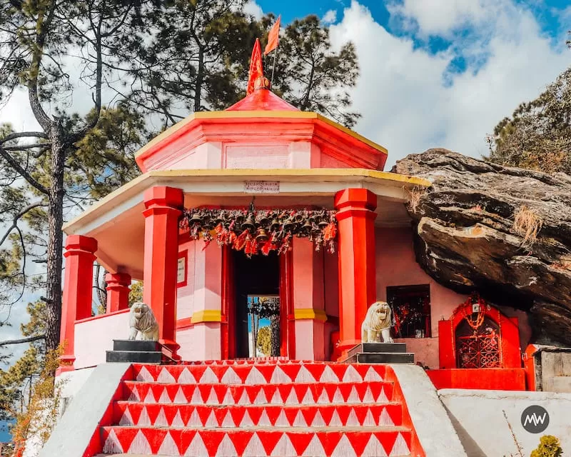 Kasar Devi, a small village located in the Almora district of Uttarakhand, is special in many ways. Situated about seven kilometres from Almora town, this village is surrounded by dense forests and offers a wonderful view of the Himalayas